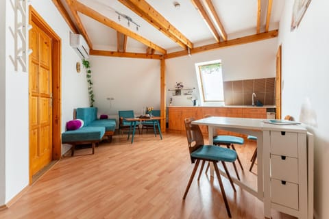 Kitchen or kitchenette, Living room