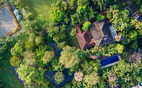 Property building, Bird's eye view, Garden, Swimming pool