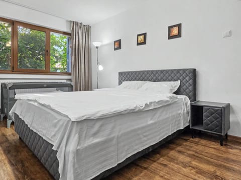 Bed, Photo of the whole room, Bedroom, cot, furniture, internet