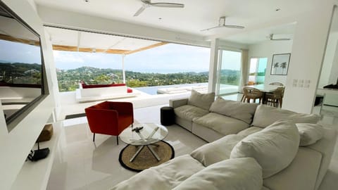 Natural landscape, TV and multimedia, Living room, Seating area, Dining area