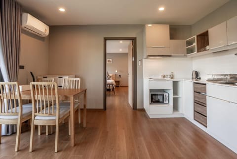 Kitchen or kitchenette, Dining area, stove, air conditioner