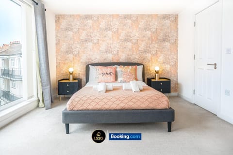 Bed, Balcony/Terrace, Balcony/Terrace, Bedroom, wardrobe