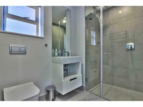 Beautiful Space with views of Lions Head Apartment in Sea Point