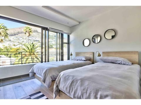 Beautiful Space with views of Lions Head Apartment in Sea Point