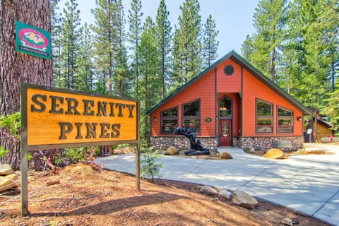 Serenity Pines House in Yosemite Park Way