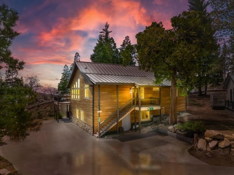 Yosemite Summit & Little Summit House in Tuolumne County