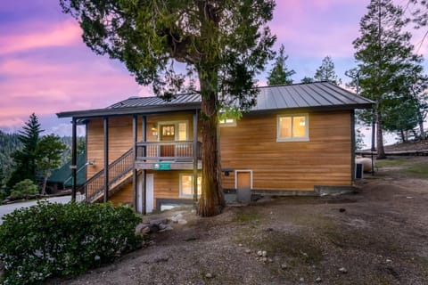 Yosemite Summit & Little Summit House in Tuolumne County
