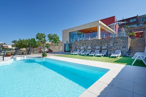 Property building, Day, Pool view, Swimming pool