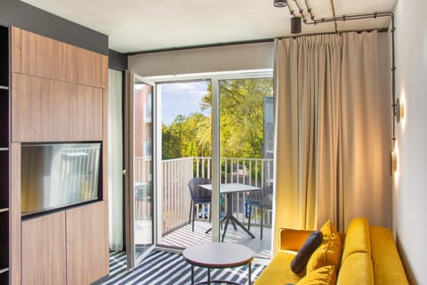 TV and multimedia, Balcony/Terrace, Living room, Seating area