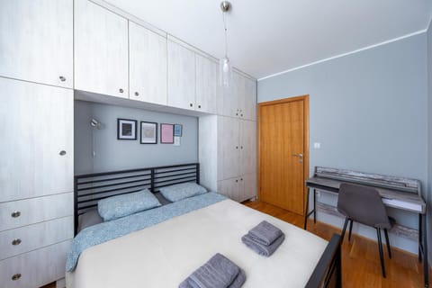 Bed, Bedroom, towels, wardrobe