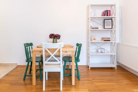 Seating area, Dining area