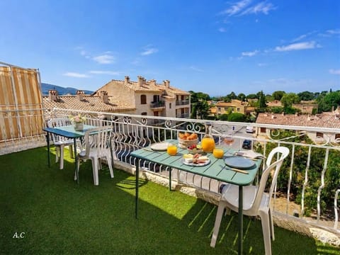 Property building, Patio, Spring, Day, Natural landscape, View (from property/room), Balcony/Terrace, Dining area