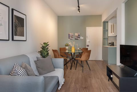 TV and multimedia, Kitchen or kitchenette, Living room, Seating area, Dining area, minibar, oven