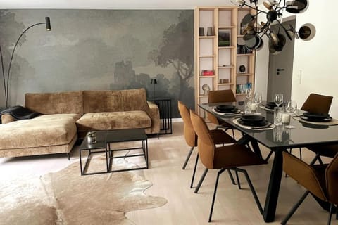 Living room, Photo of the whole room, Seating area, Dining area
