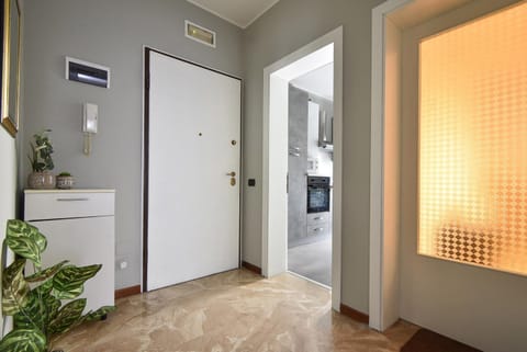 Facade/entrance, oven