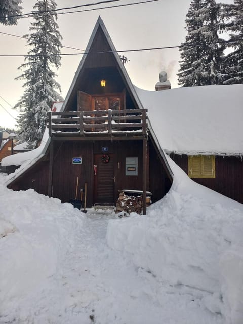 Property building, Natural landscape, Winter