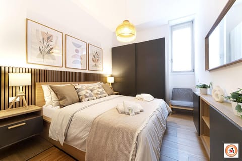 Bed, Photo of the whole room, Bedroom, towels, wardrobe, air conditioner