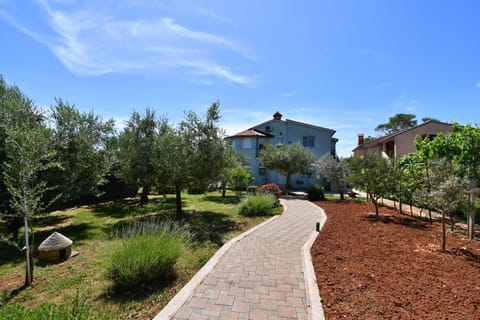 Patio, Facade/entrance