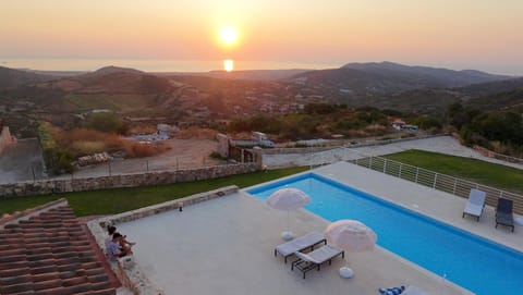 Property building, Swimming pool, Breakfast