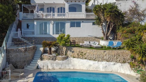 Facade/entrance, Balcony/Terrace, Swimming pool