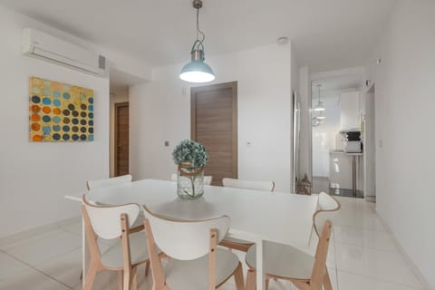 Malaga Vialia Estación Ave y tren Apartment in Malaga