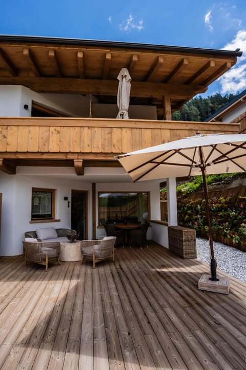 Property building, View (from property/room), Balcony/Terrace