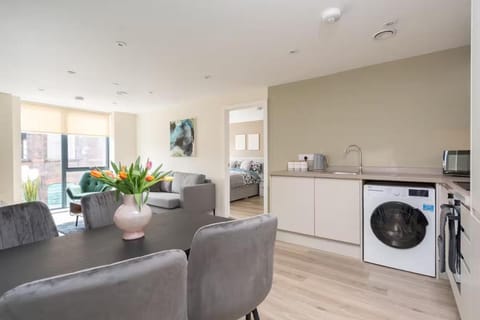 Richmond Row Apartments - Free On-Site Parking, WiFi & EV Apartment in Liverpool