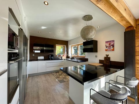 Kitchen or kitchenette, dishwasher, oven, stove