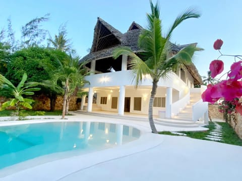 Property building, Garden, Garden view, Swimming pool