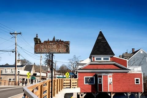 Thisgood Cove on Turbats Creek House in Kennebunkport