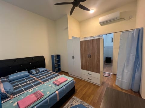 Bed, Photo of the whole room, Bedroom, wardrobe, air conditioner