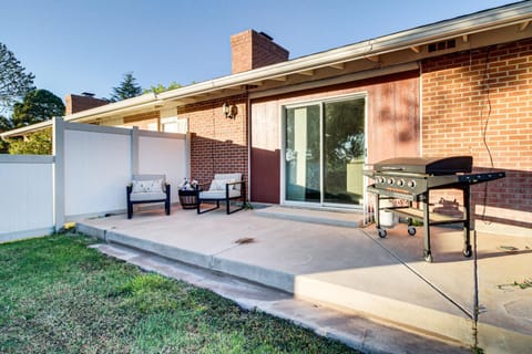 Walk to Paradise Hills Golf Course Condo with Patio Apartment in Rio Rancho