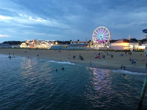 Nearby landmark, Night, Natural landscape, Beach, Evening entertainment, Sea view