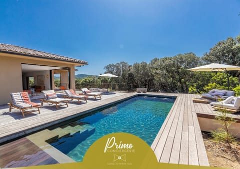Property building, Patio, Day, Natural landscape, Garden, Garden view, Swimming pool, sunbed