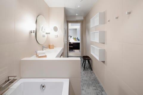 Bathroom, Decorative detail, Bath