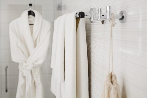 Shower, Bathroom, Decorative detail, towels
