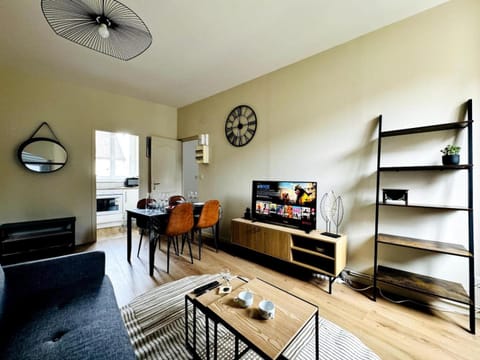 TV and multimedia, Living room, Seating area, Dining area