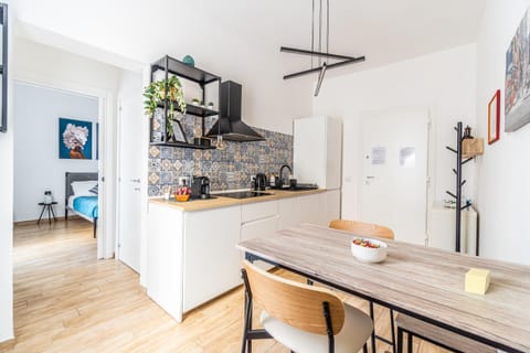 Kitchen or kitchenette, Dining area, stove