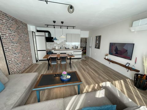 Communal lounge/ TV room, Kitchen or kitchenette, Seating area, Dining area