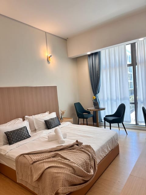Bed, Living room, Photo of the whole room, Seating area, Bedroom, towels