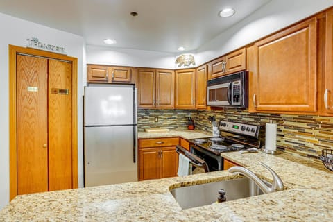 Walk to Ski Lift Condo with Hot Tub in Durango! Apartment in Purgatory