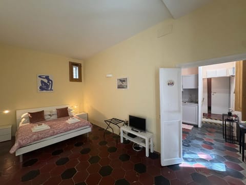 Bedroom, locker, air conditioner