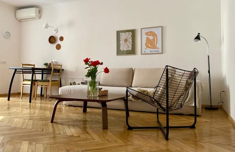 Living room, Seating area, Dining area, air conditioner