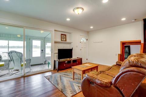 Webster Lake Home with Patio about 3 Mi to Town! House in Indiana