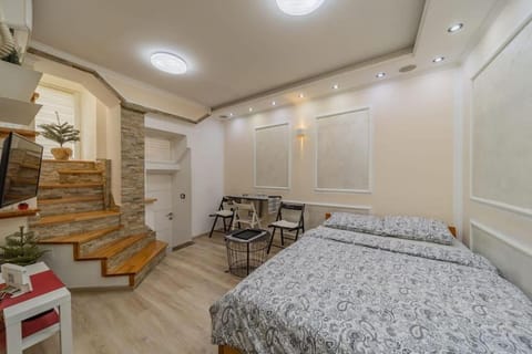 Bed, Living room, Photo of the whole room, Seating area, Bedroom