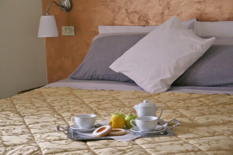 Bed, Other, Decorative detail