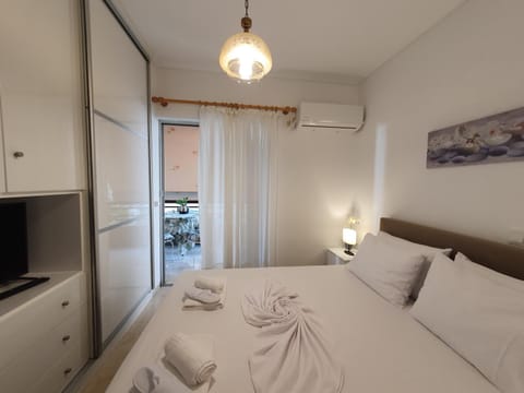 Bed, TV and multimedia, towels, wardrobe, air conditioner
