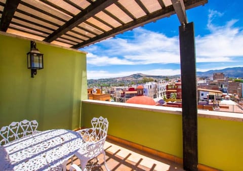 View (from property/room), Balcony/Terrace, City view