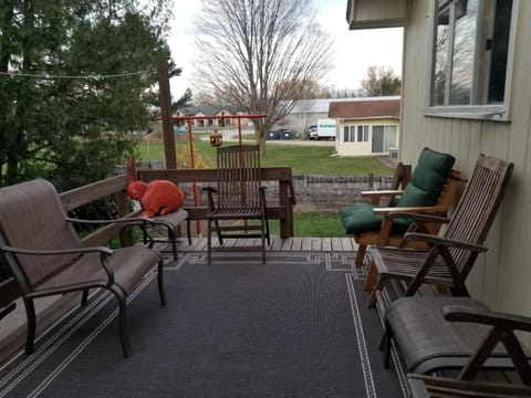 Suttons Bay Sunshine House in Suttons Bay