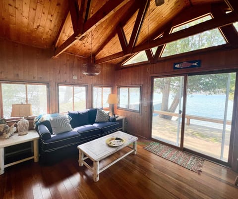 Shoreline Pines House in Michigan